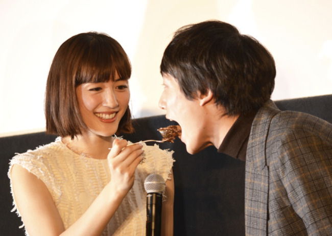 坂口健太郎と綾瀬はるか