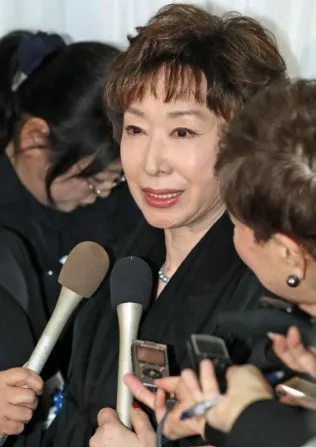 三田佳子1